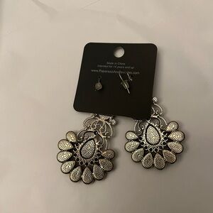 Paparazzi Silver Petal Earrings
